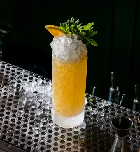 Top 10 Famous Cocktail Bars in Phoenix, USA – Best Places to Drink in 2025