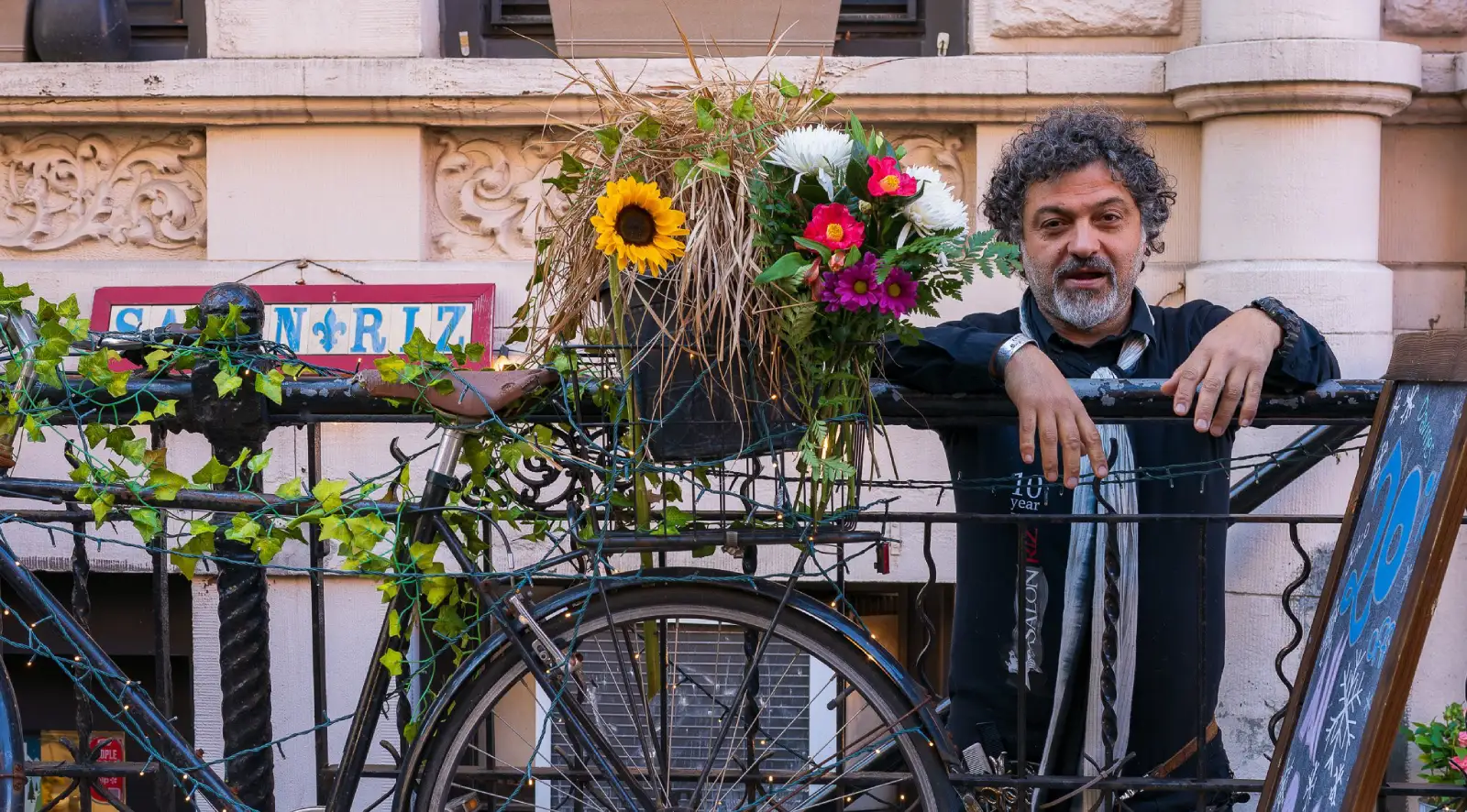 Nunzio Saviano Salon