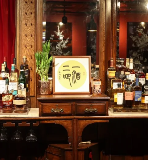 Top 10 Famous Cocktail Bars in Phoenix, USA – Best Places to Drink in 2025