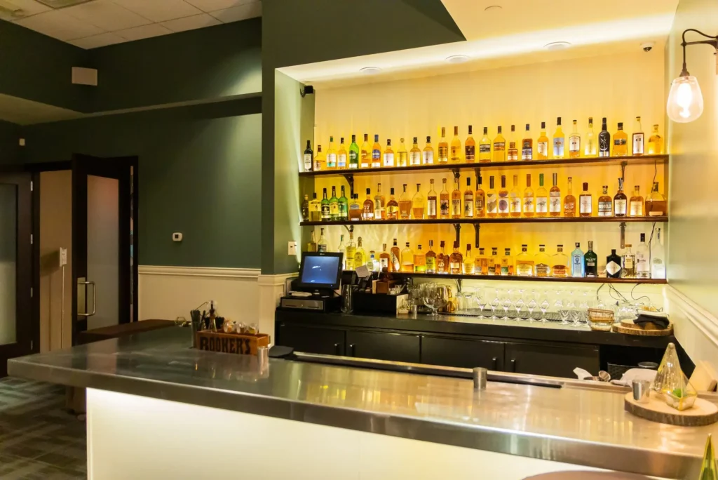 Top 10 Famous Cocktail Bars in Phoenix, USA – Best Places to Drink in 2025