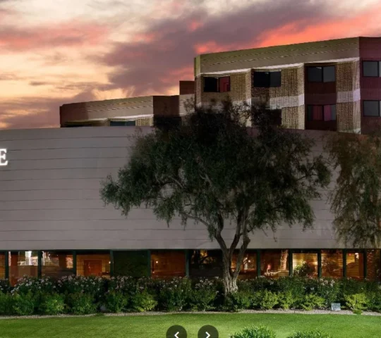 DoubleTree Suites by Hilton Hotel Phoenix